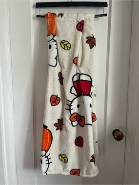 Hello Kitty Fall Print Plush Throw - Cream, Orange, Red